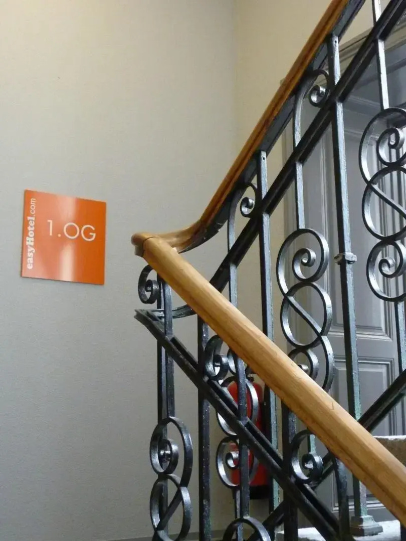 easyHotel Basel City - contactless self check-in