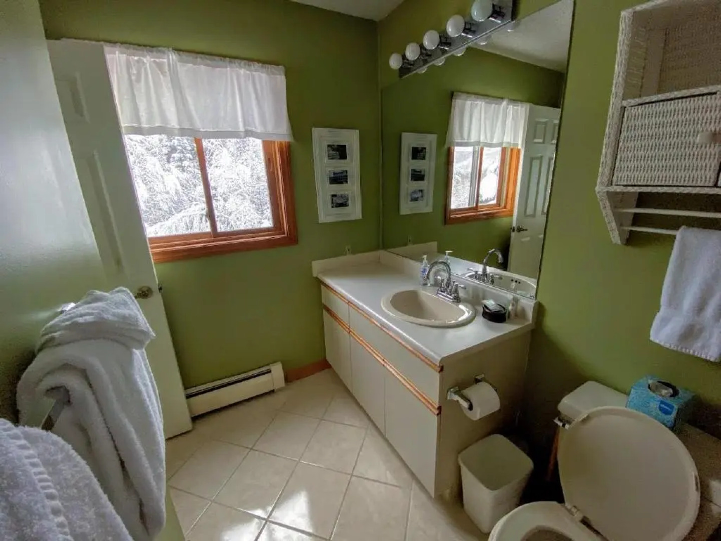 S4 Ski Slope Views Bretton Woods condo with easy access to Mt Washington Skiing White Mountains