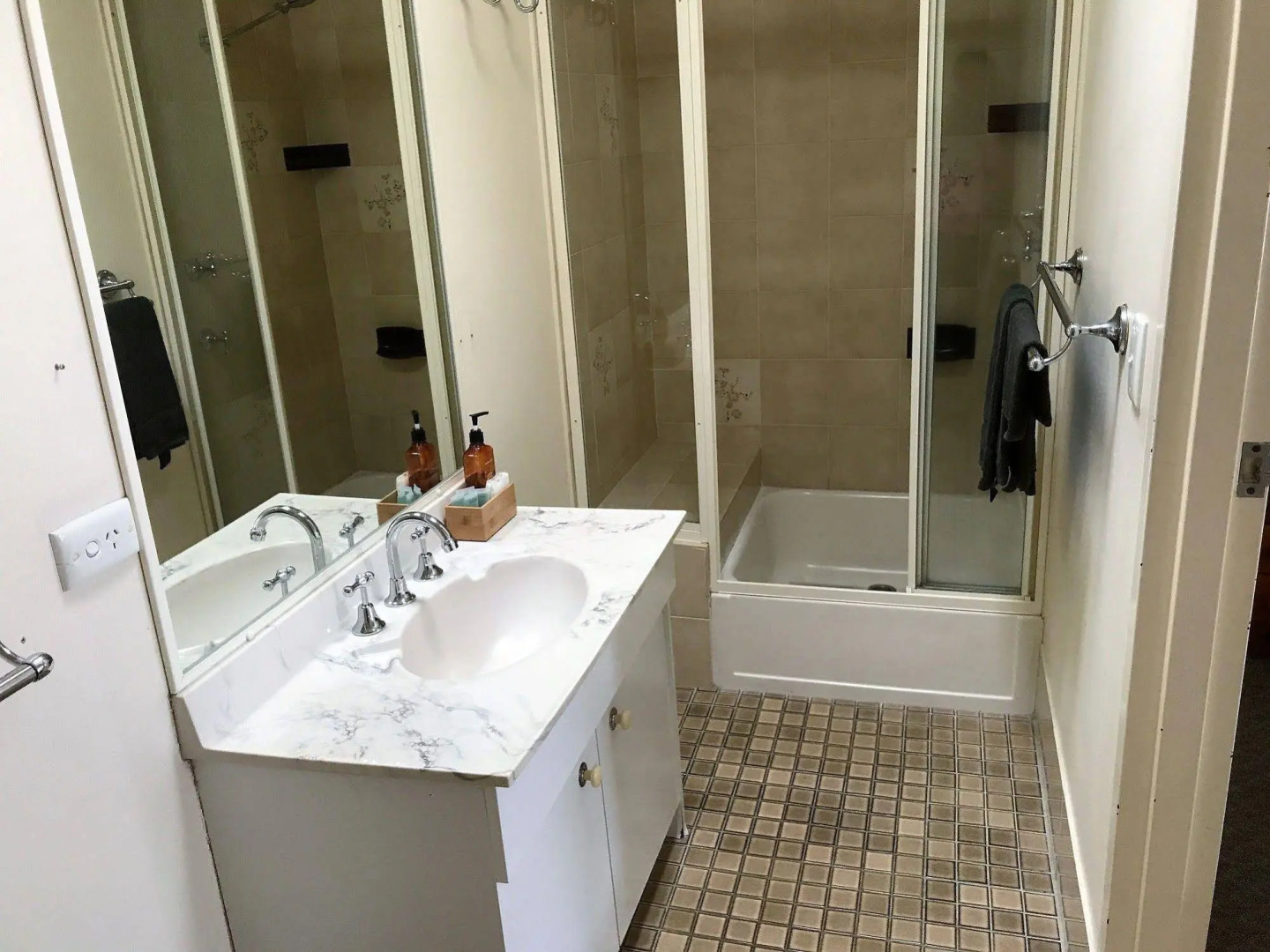 Cooks Endeavour Motor Inn