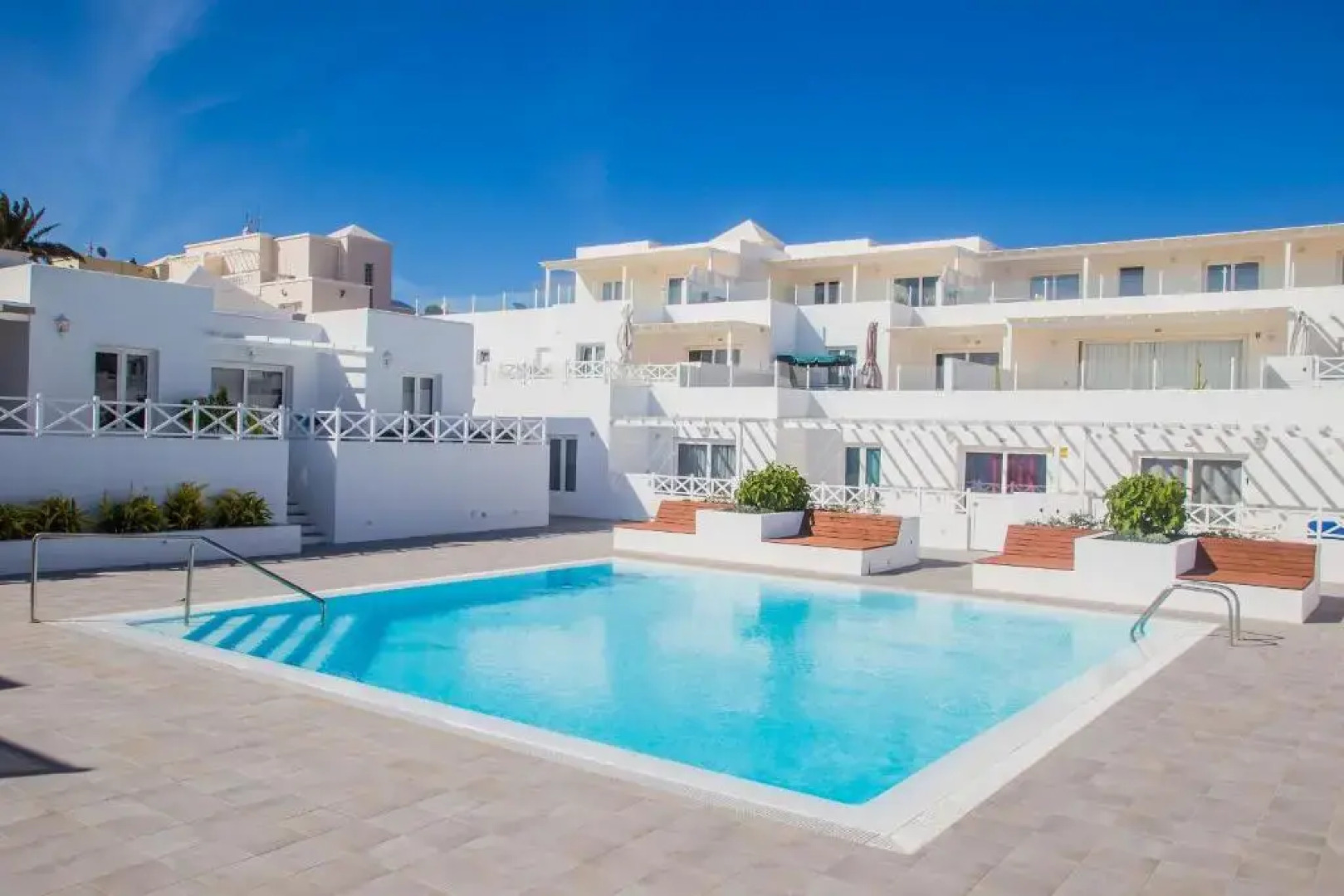 Flower Beach Suite 7