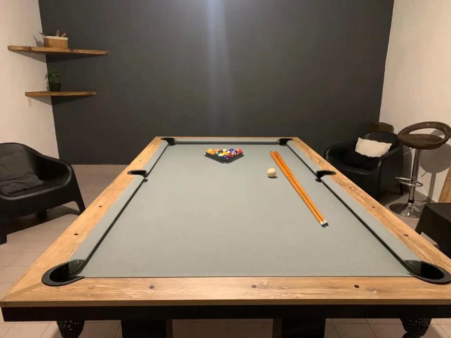 Casa con pileta cochera y quincho 1300m de la playa