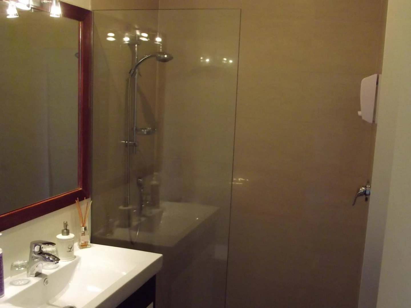 Longhouse Bed and Breakfast