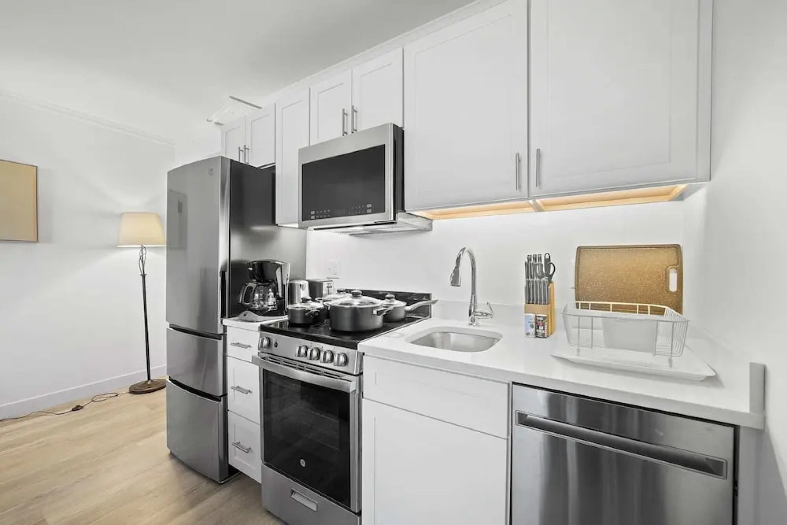 Sleep 4 Stylish Boardwalk Cozysuites Studio