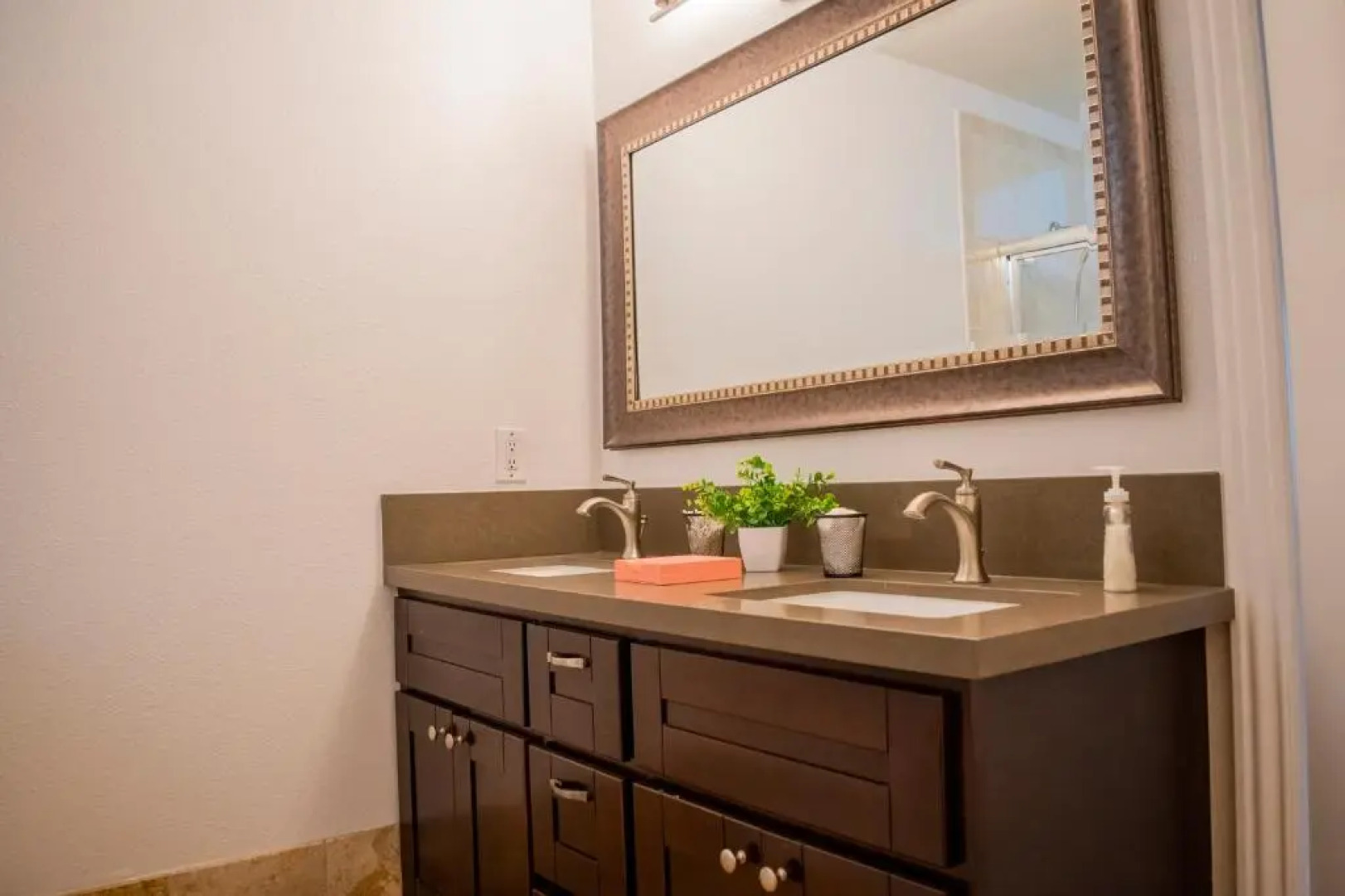 Luxury Beachfront Condo - Endless Views - Surf 1