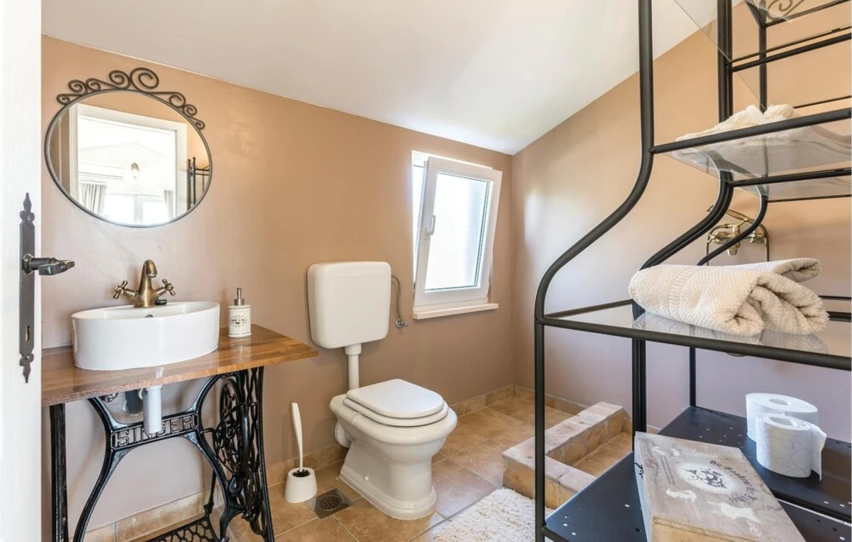 Beautiful Home in Kastel Novi With Wifi and 4 Bedrooms