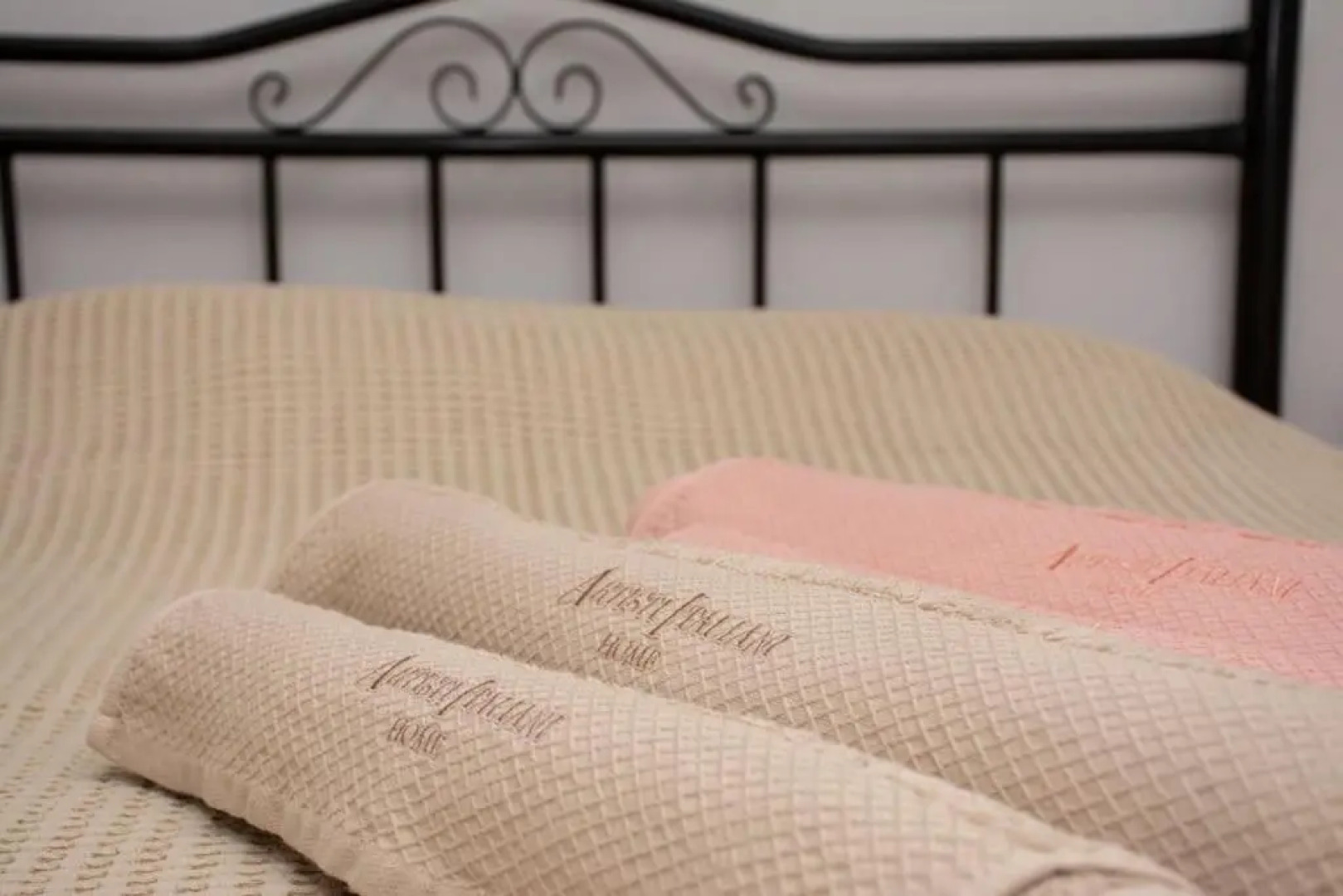 Anadora 2: Hospitable stone house with yard