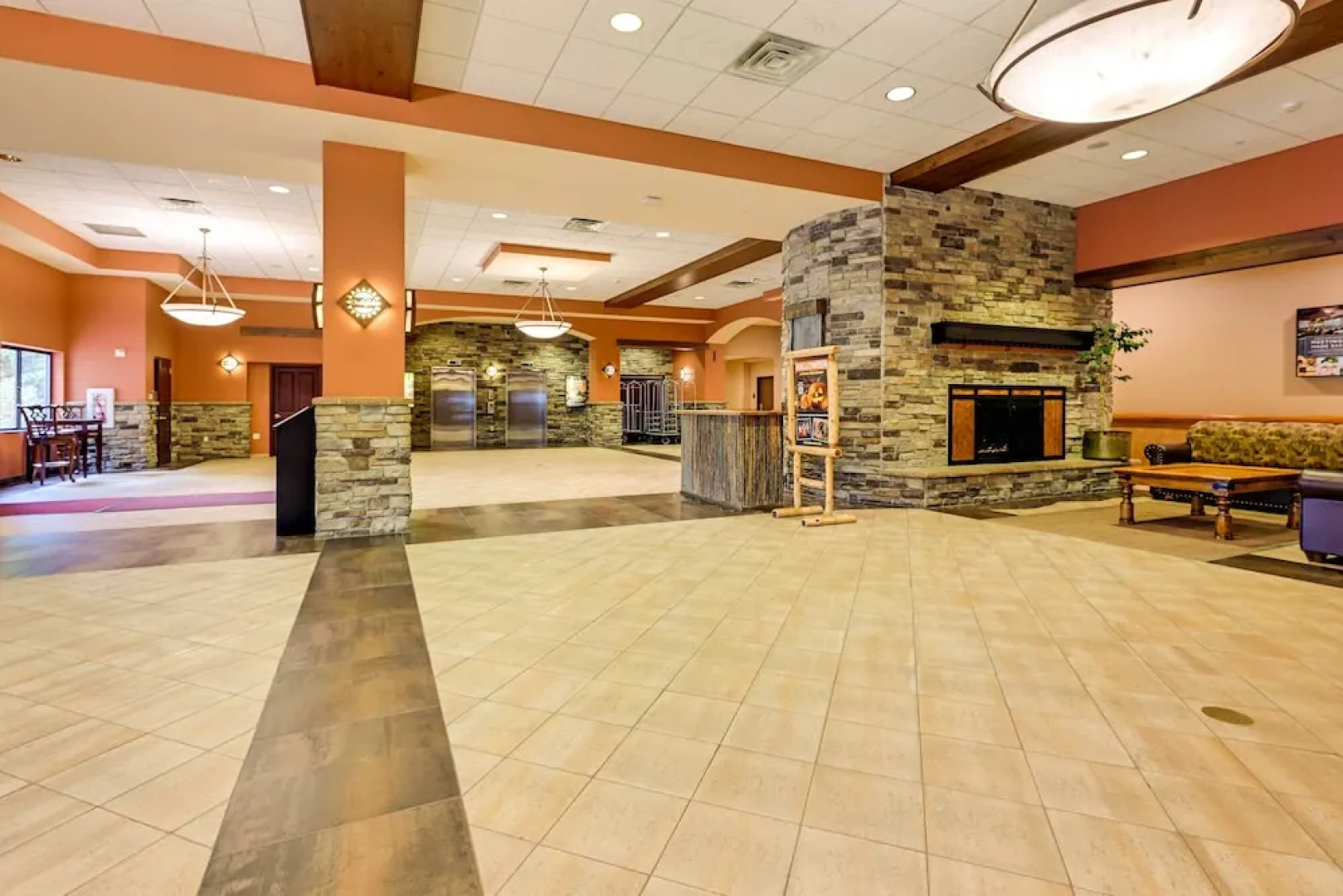 Wisconsin Dells Resort Condo w/ 2 Fireplaces