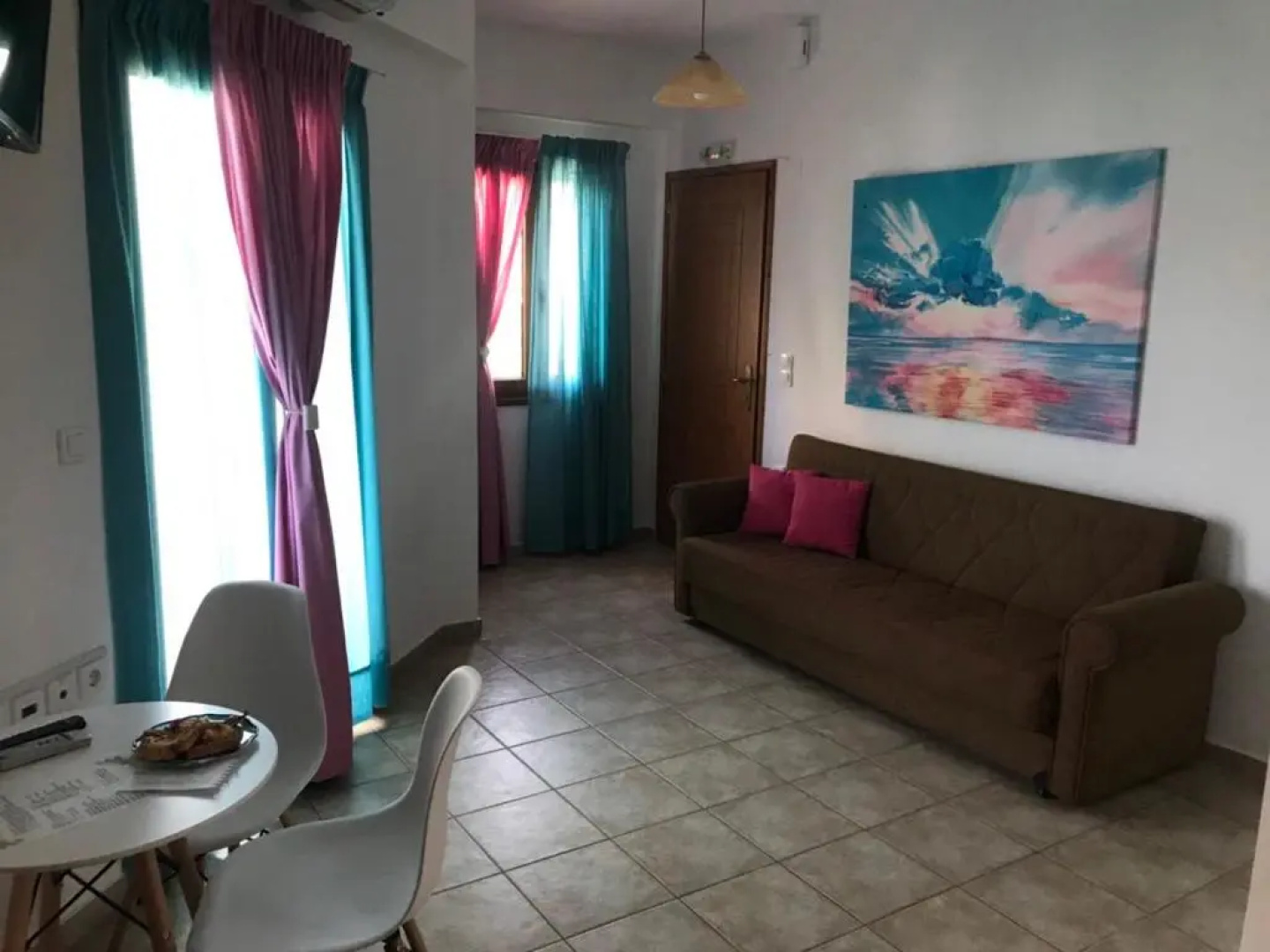 Vrisi Apartments & Villa