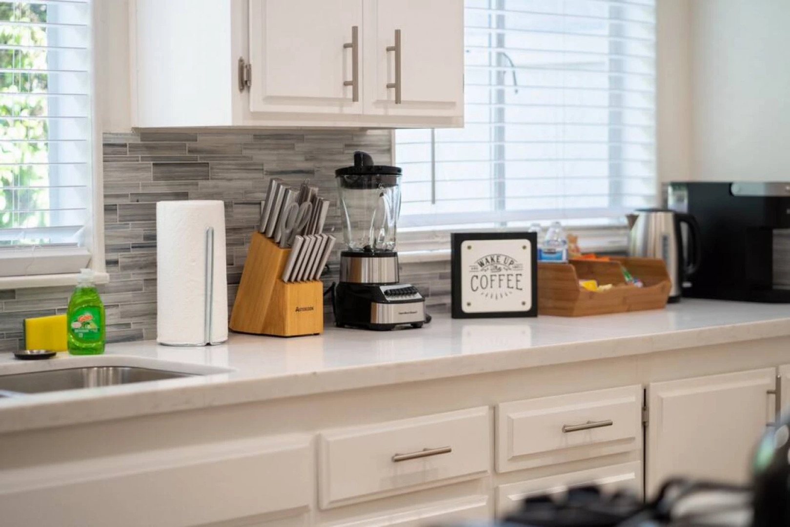 TASTEFUL SPACIOUS 3-BEDROOM HOME WITH HOT TUB ONLY MINUTES FROM DISNEYLAND  (p56)