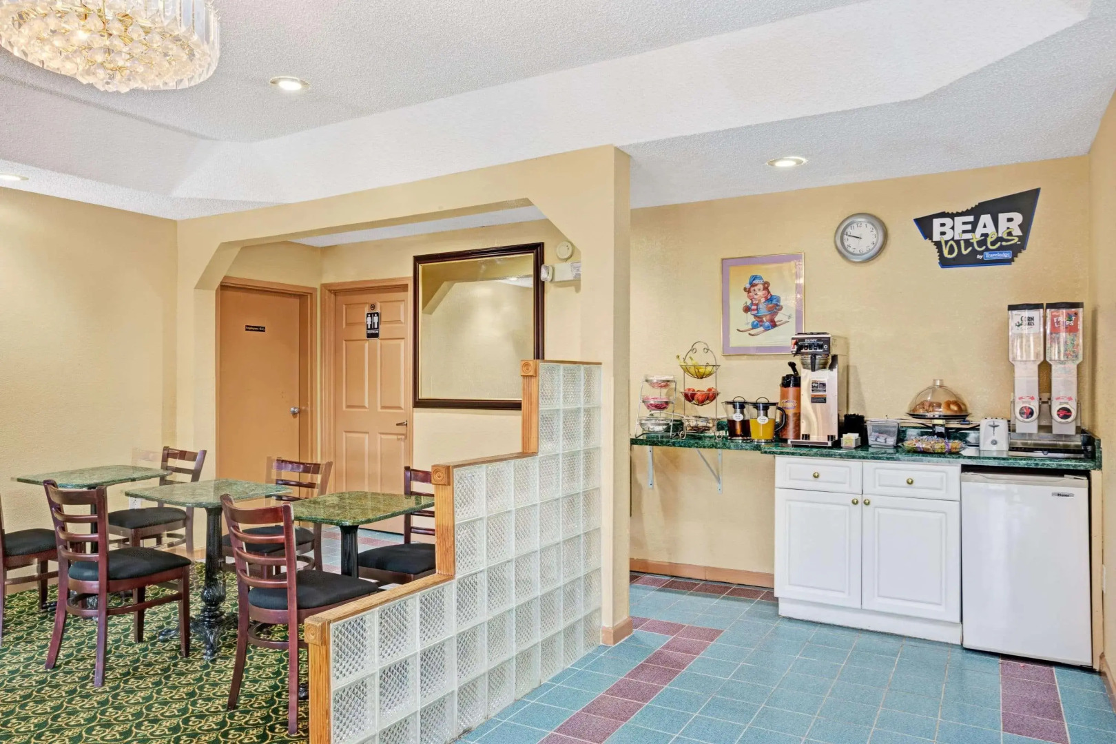 Travelodge by Wyndham Forest Park Atlanta South