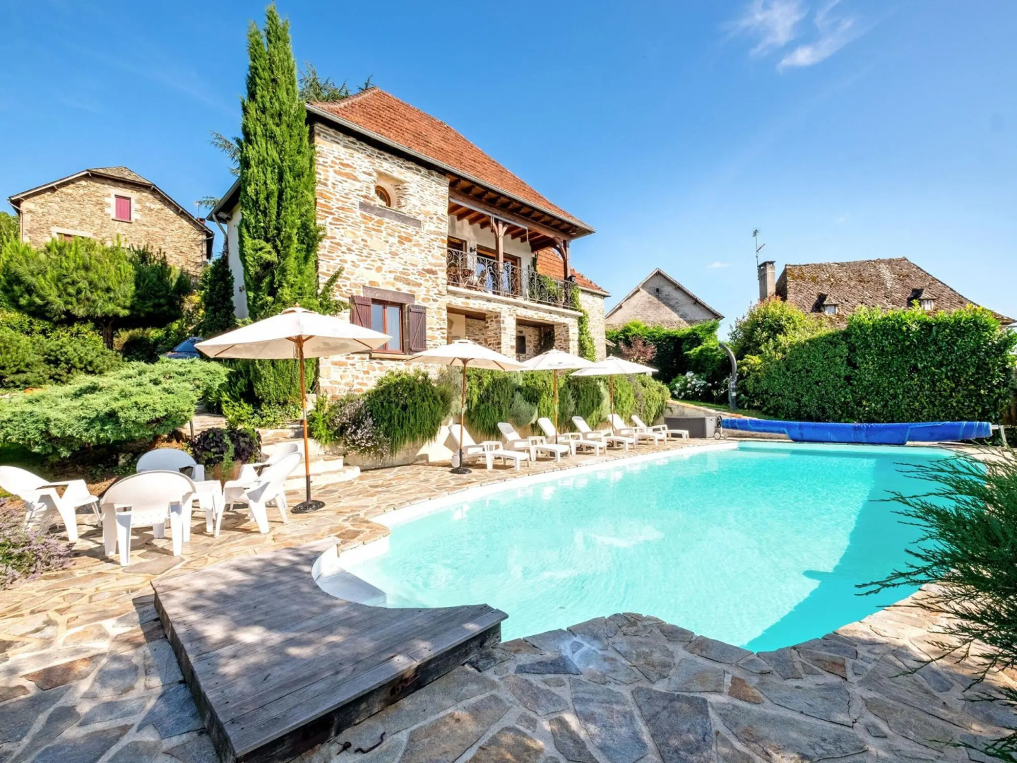 Plush holiday home in Altillac with a private swimming pool