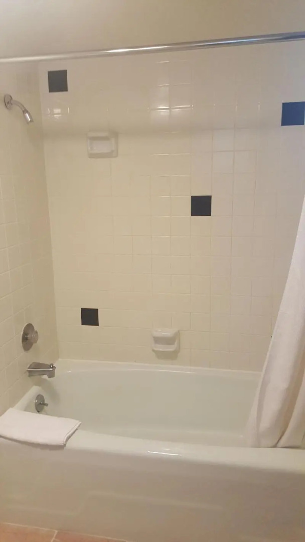 Oyster Bay Inn & Suites