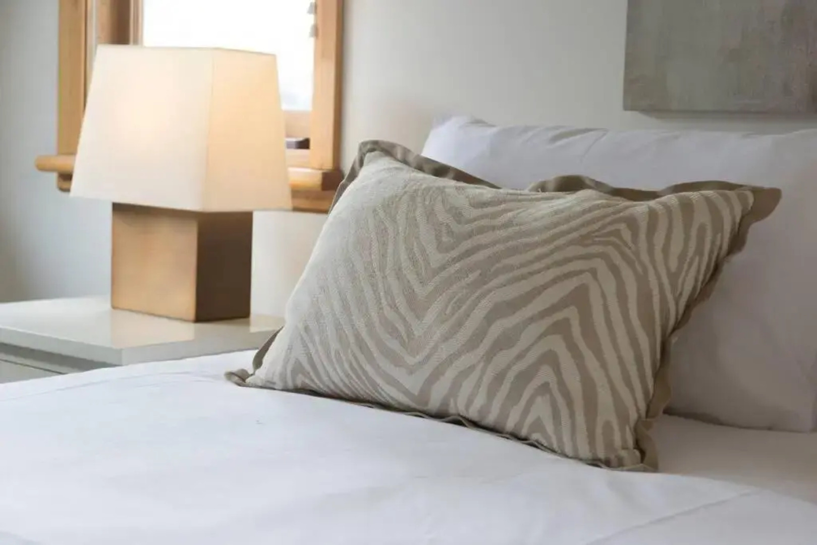 Best Location in Hobart! Luxury 4 bedroom with stunning views