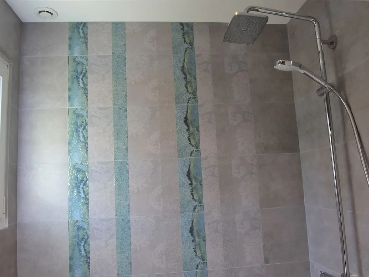 Beautiful Renovated Villa With a Private Swimming Pool and View ont the Sea!