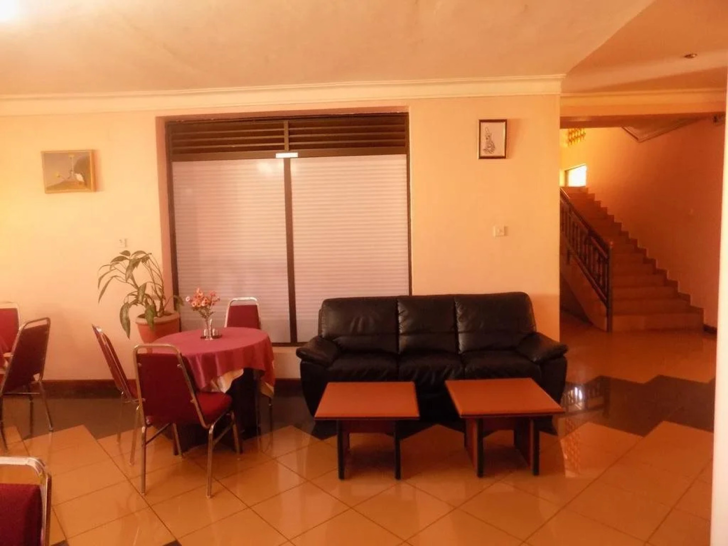 Entebbe Travelle'rs Inn