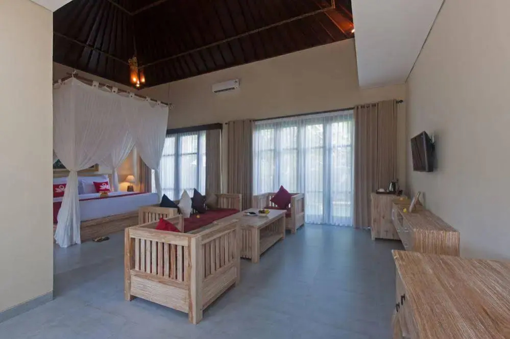 ZEN Rooms Tampak Siring