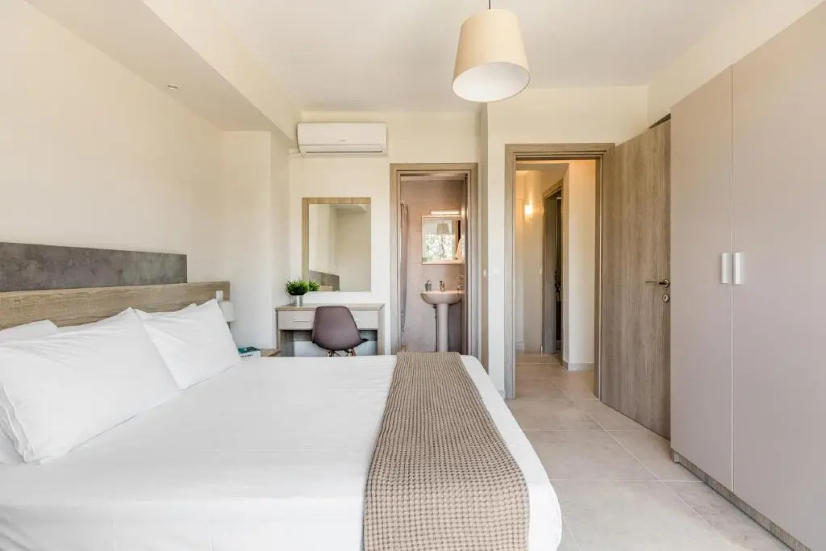 V Luxury Apartments Posidi