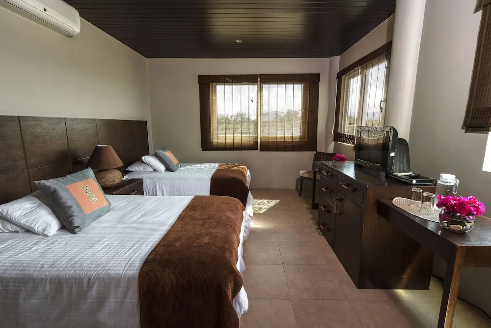 Iguana Crossing Boutique Hotel