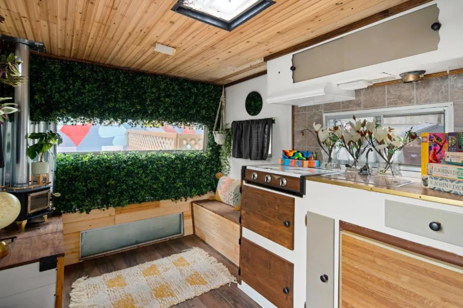 Hotel McCoy - Art, Coffee, Beer, Wine