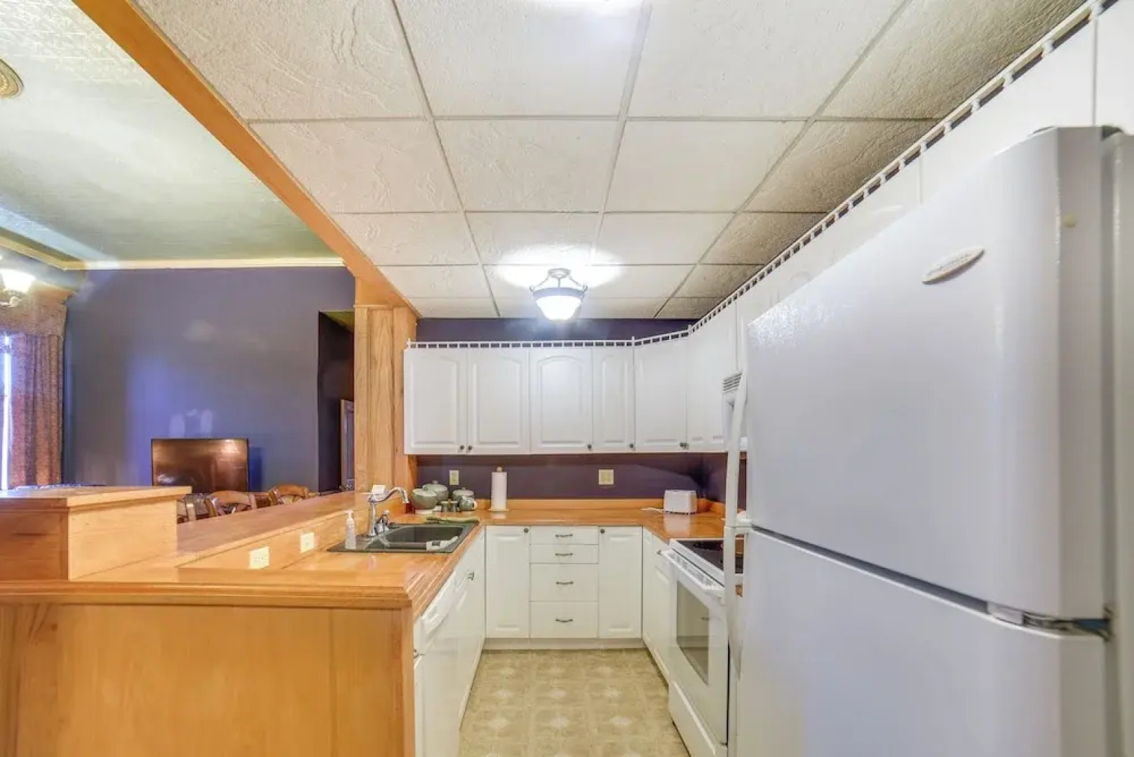 Yankton Apt: 1 Mi to Mount Marty University!