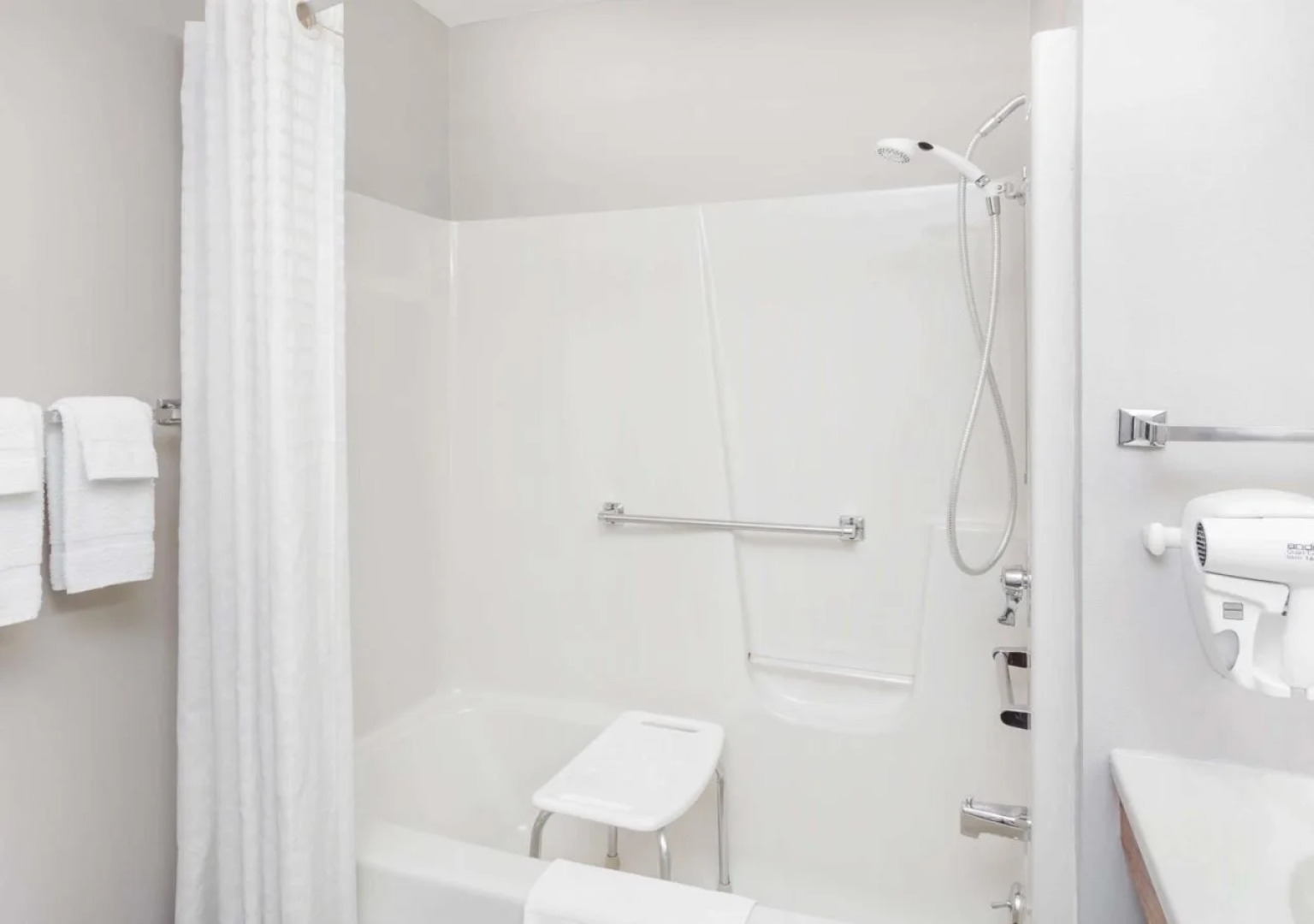 Watseka 24 Inn & Suites