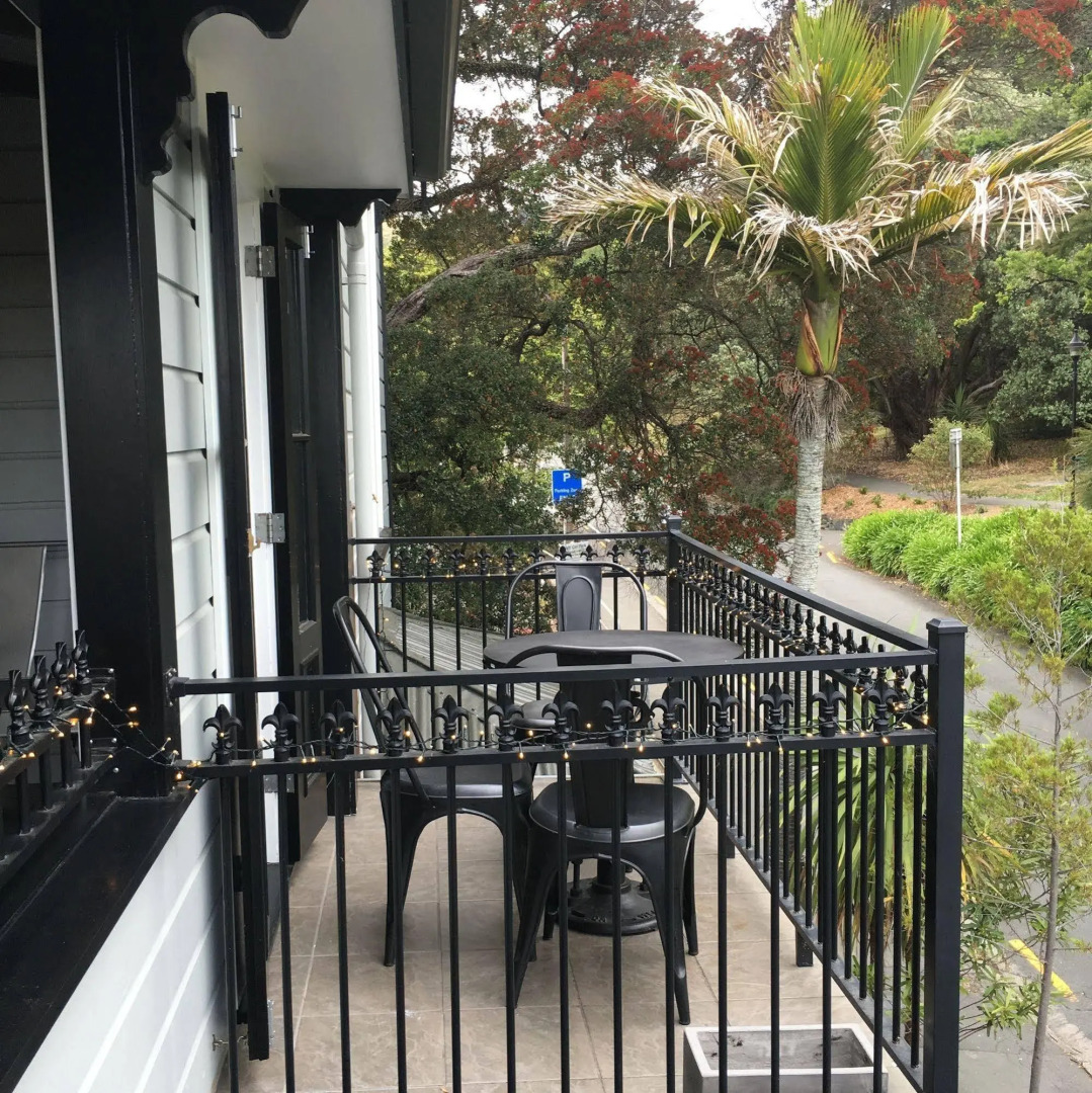 The Innbetween Lodge and Backpackers