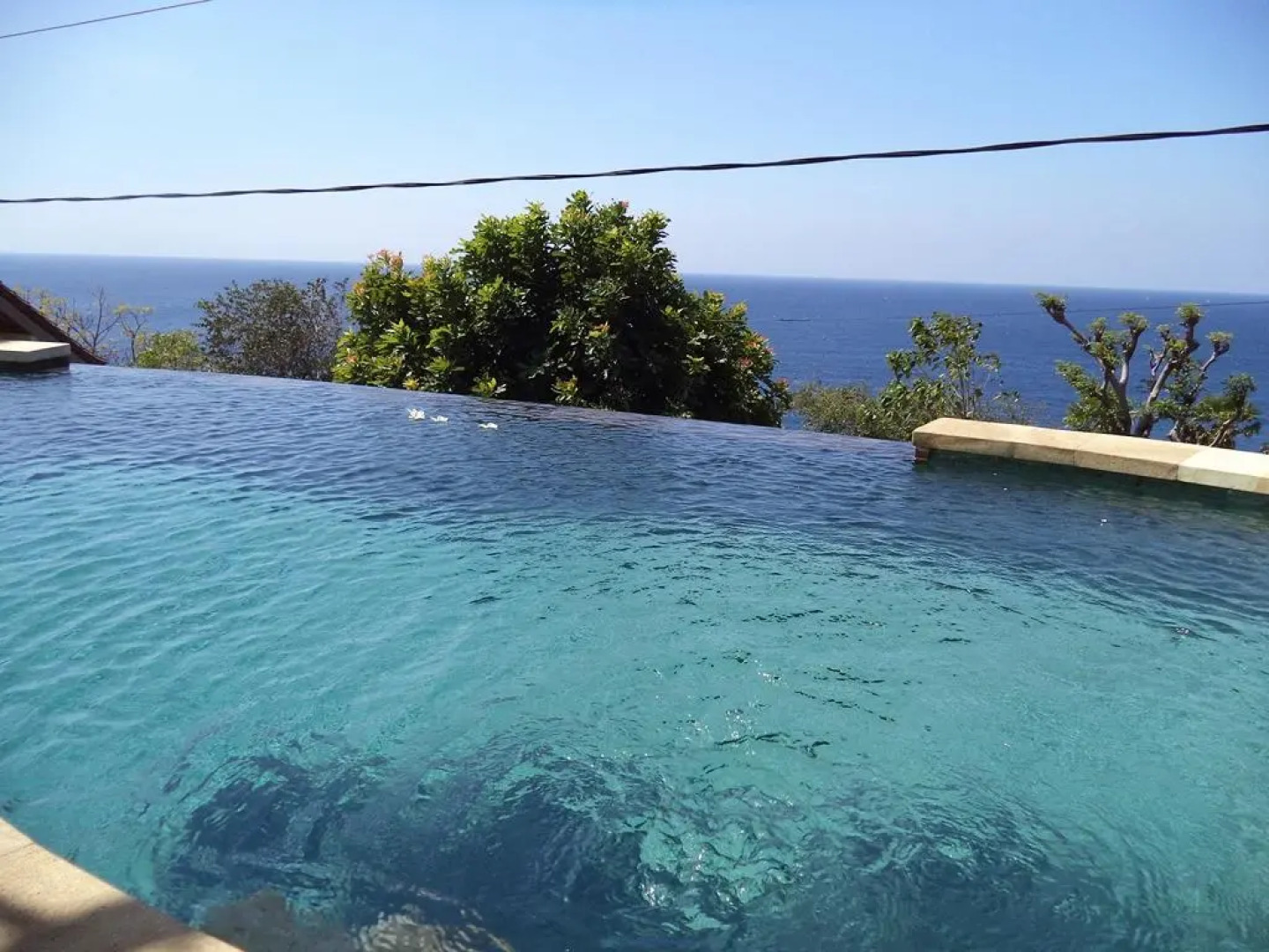 Lucky Paradise Bungalows on The Beach