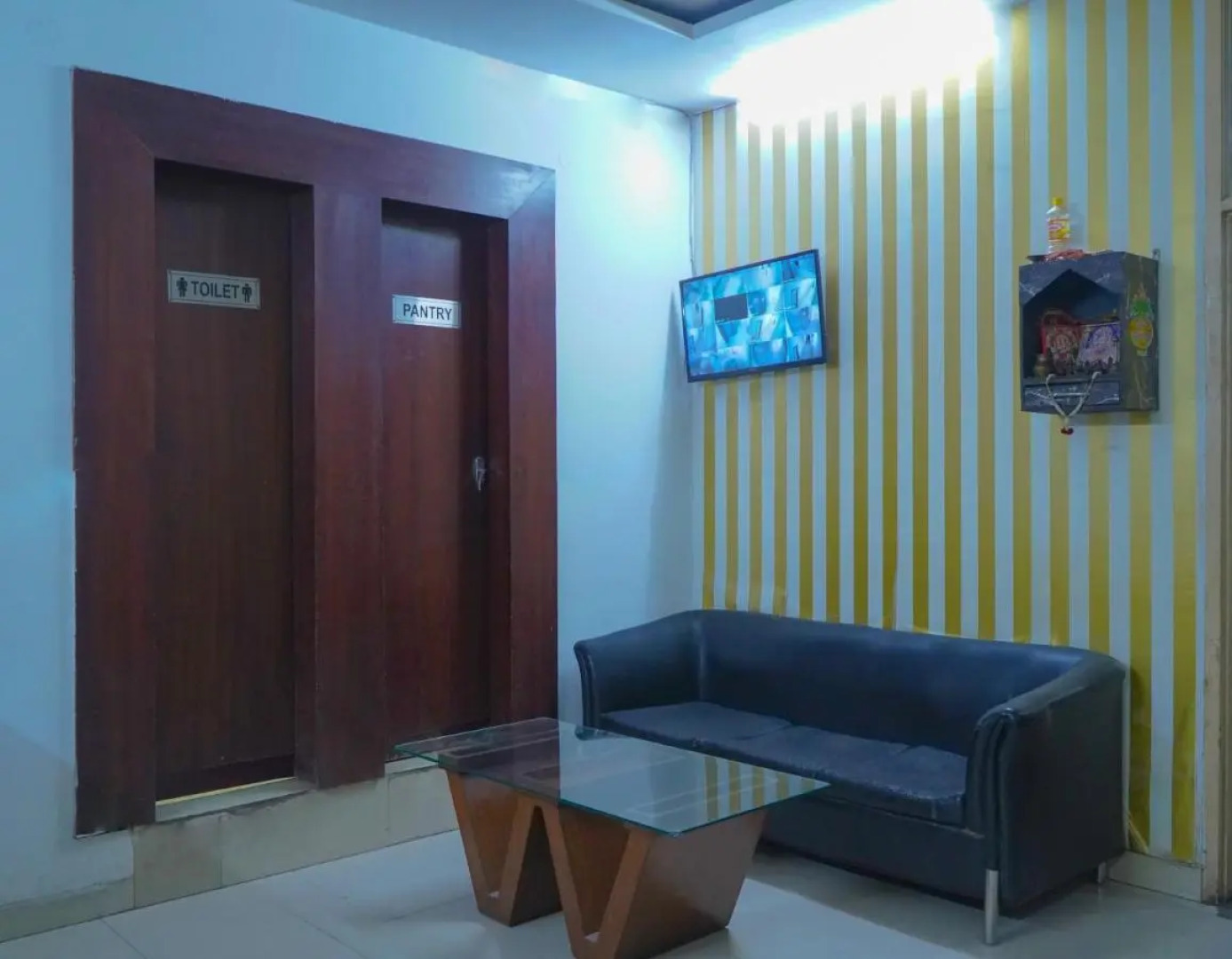 Hotel Cladis - Noida Sector 15 by OYO