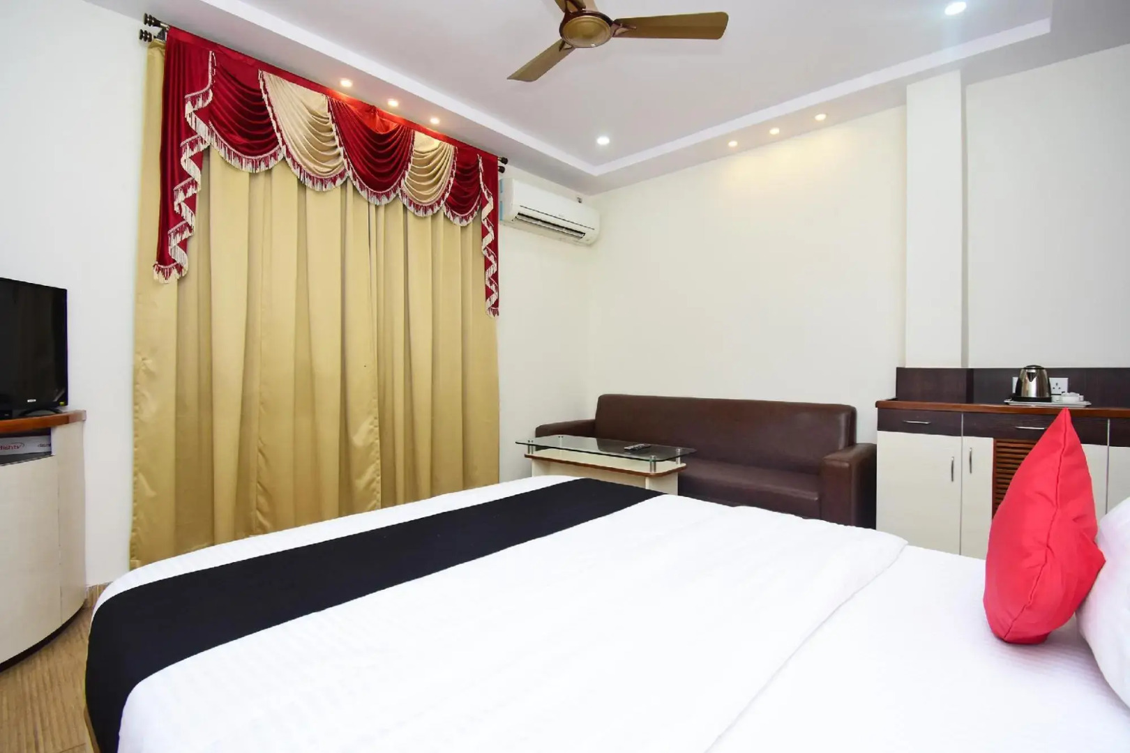 Hotel Greenland Towers by OYO Rooms