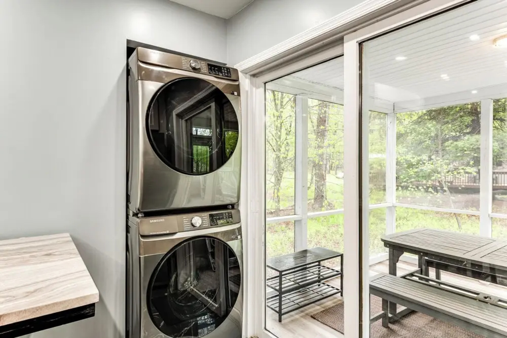 < 2 Mi to Big Bass Lake: Modern Mtn Chalet!