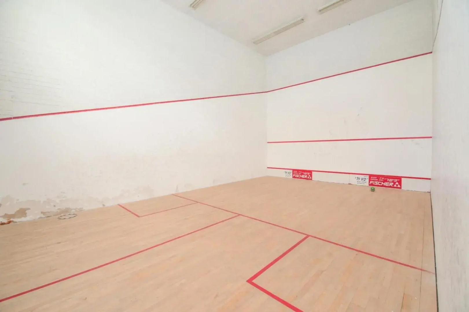 מול הים בקיסריה