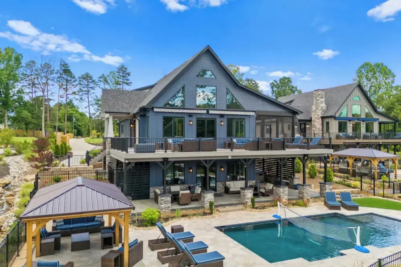 Blue Heron & Gray Fox by Avantstay 2 Lakefront Homes, Sleeps 44 Pool, Dock, Theater