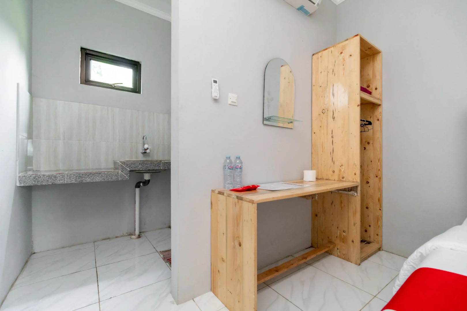 RedDoorz Plus Near Jungeland Sentul