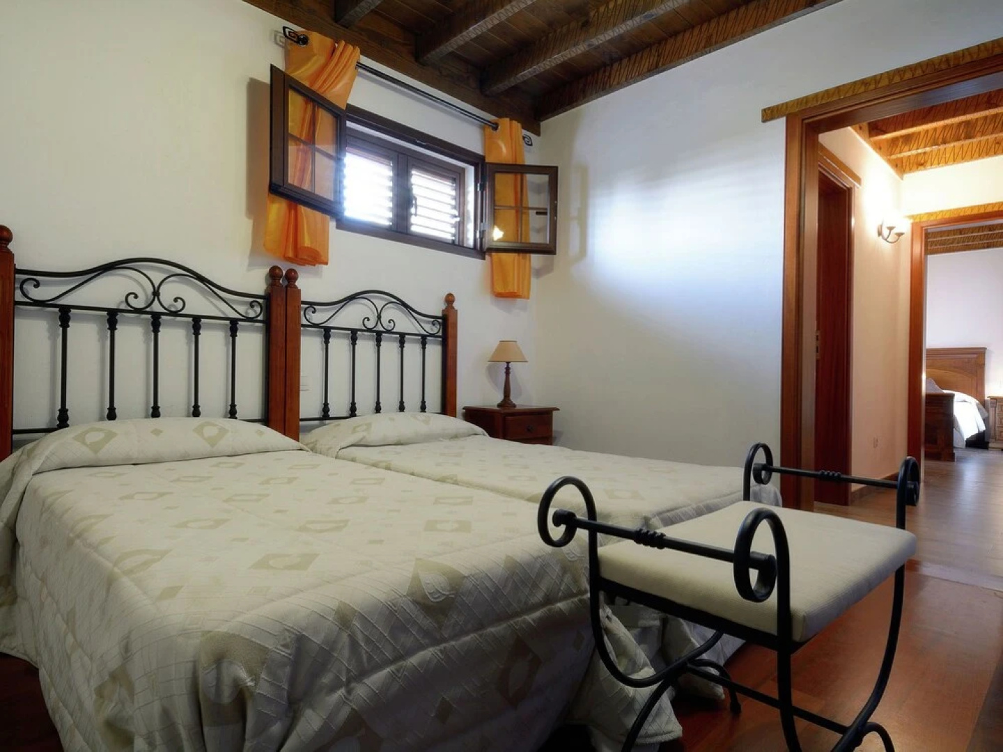 Spacious Villa in San Bartolomé With Swimming Pool