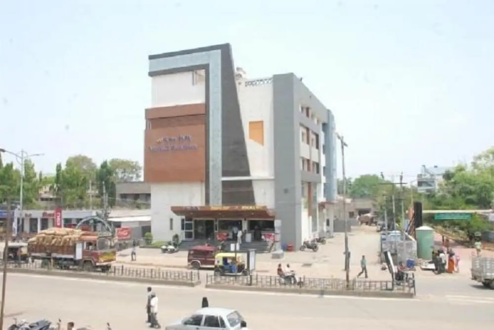 Iroomz Vaishali Residency