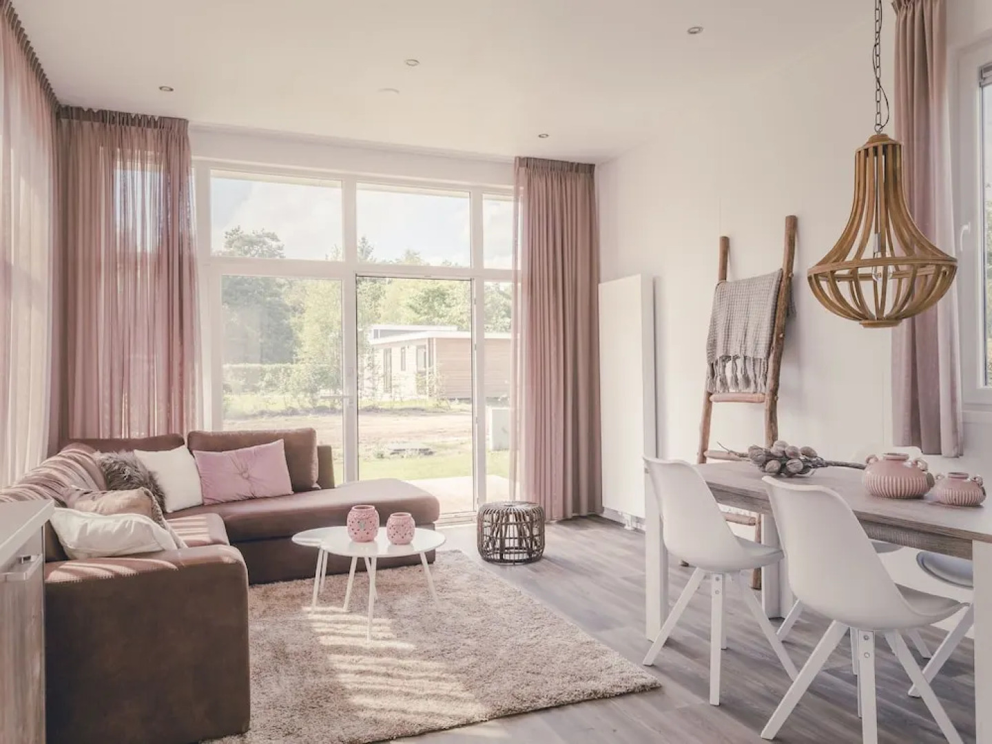 Designed Chalet With Dishwasher, Near Water