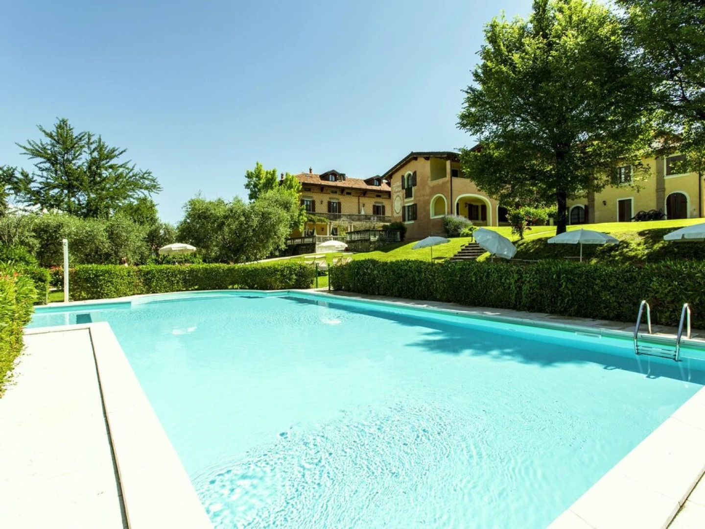 Cozy Holiday Home In Manerba del Garda With Pool