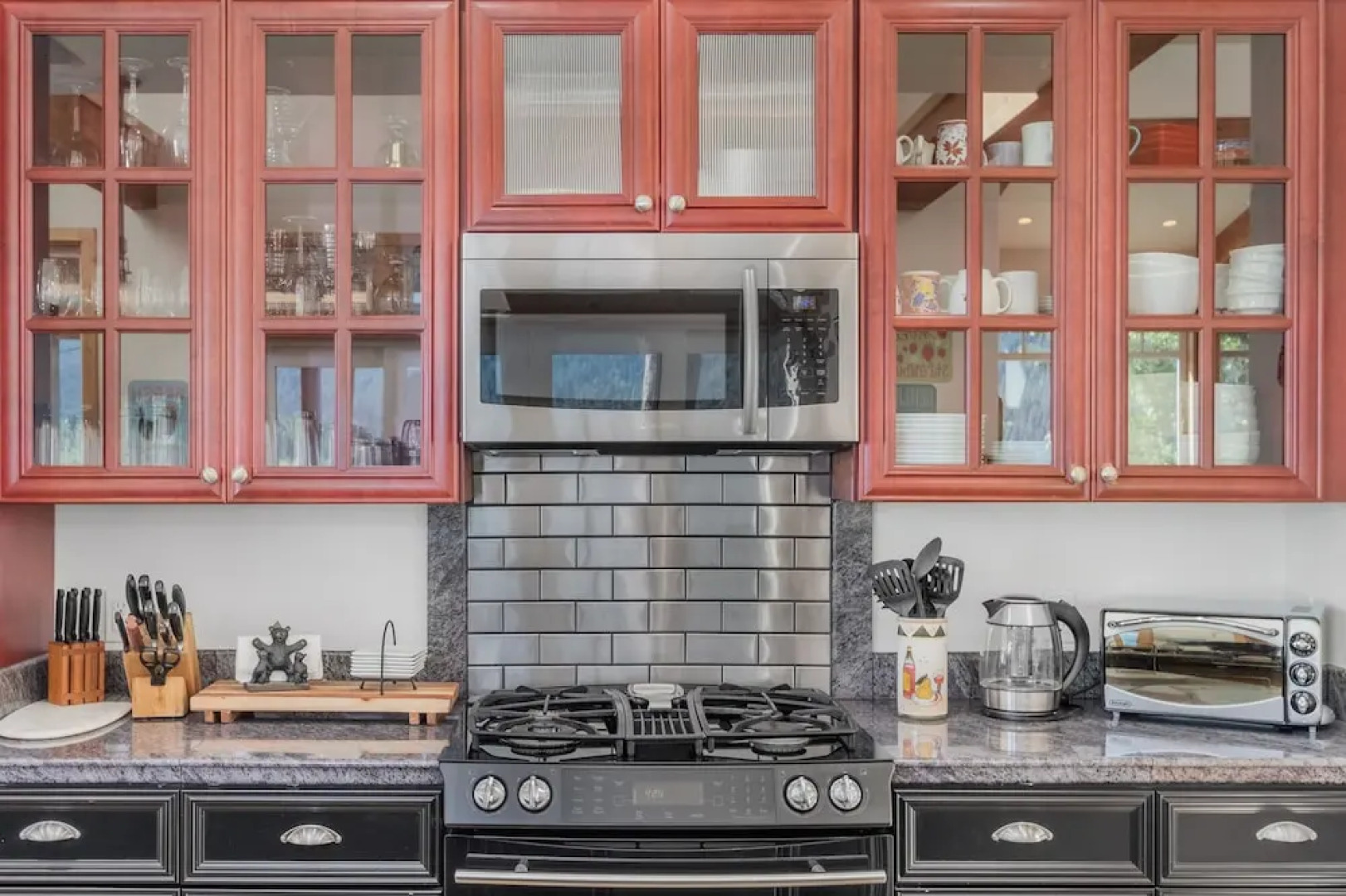 Lazy Bear Lodge 3 Bedroom Home by NW Comfy Cabins by RedAwning