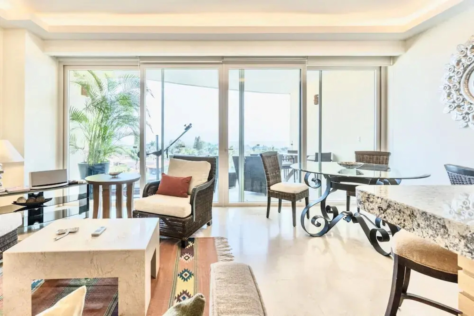 Luxury Private Resort 2-br 2-wr Condo w Breath Taking Lake Views