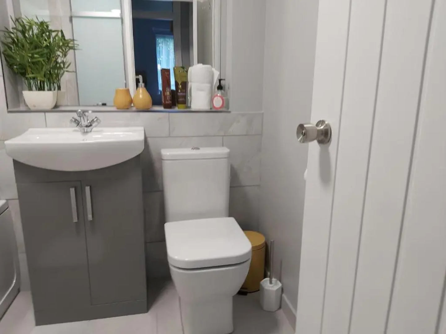 The Maltings - Huku Kwetu Dunstable - Spacious Business Travellers- 2 Bedroom 2nd floor Serviced Apartment -Private Parking- Free Wifi