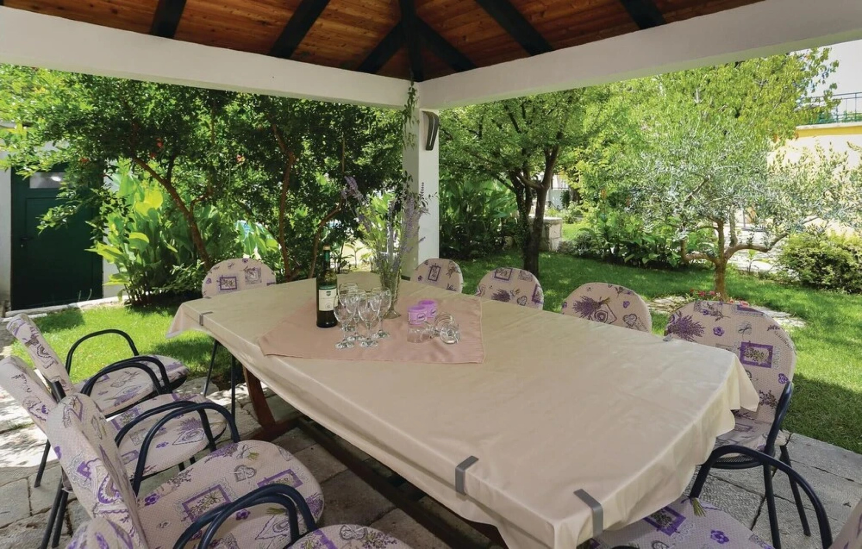 Awesome Home in Kastel Luksic With Sauna, Wifi and 6 Bedrooms