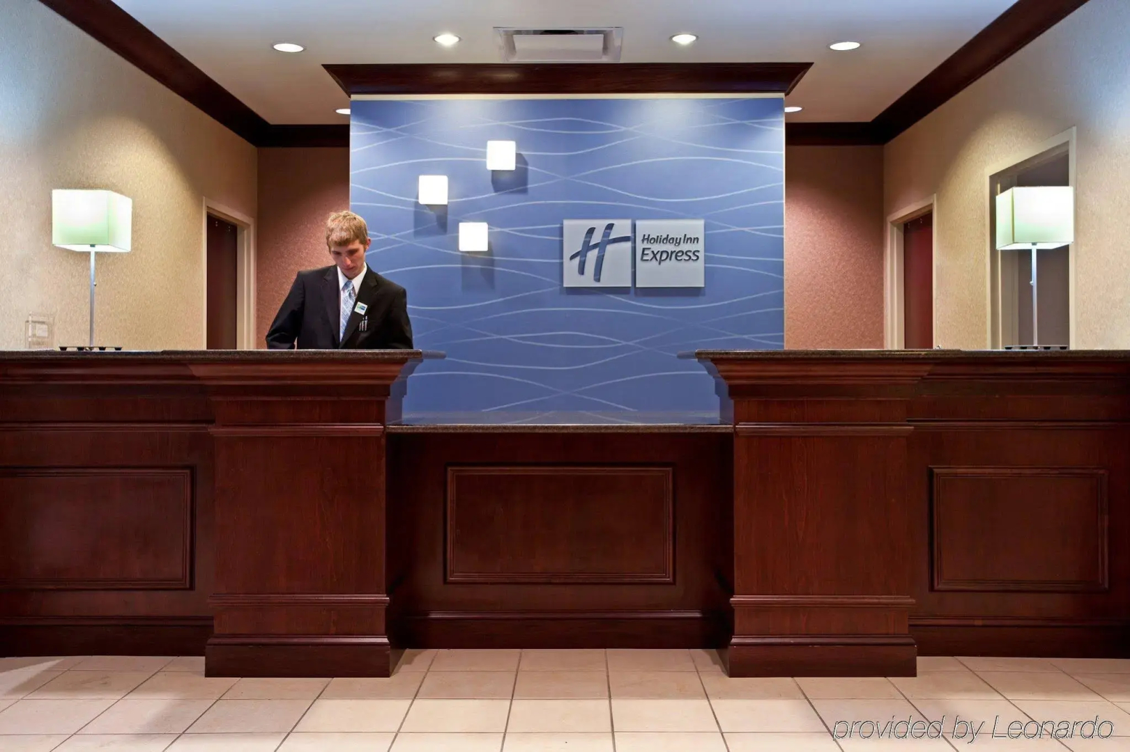 Holiday Inn Express & Suites Chicago West - O'Hare Arpt Area by IHG
