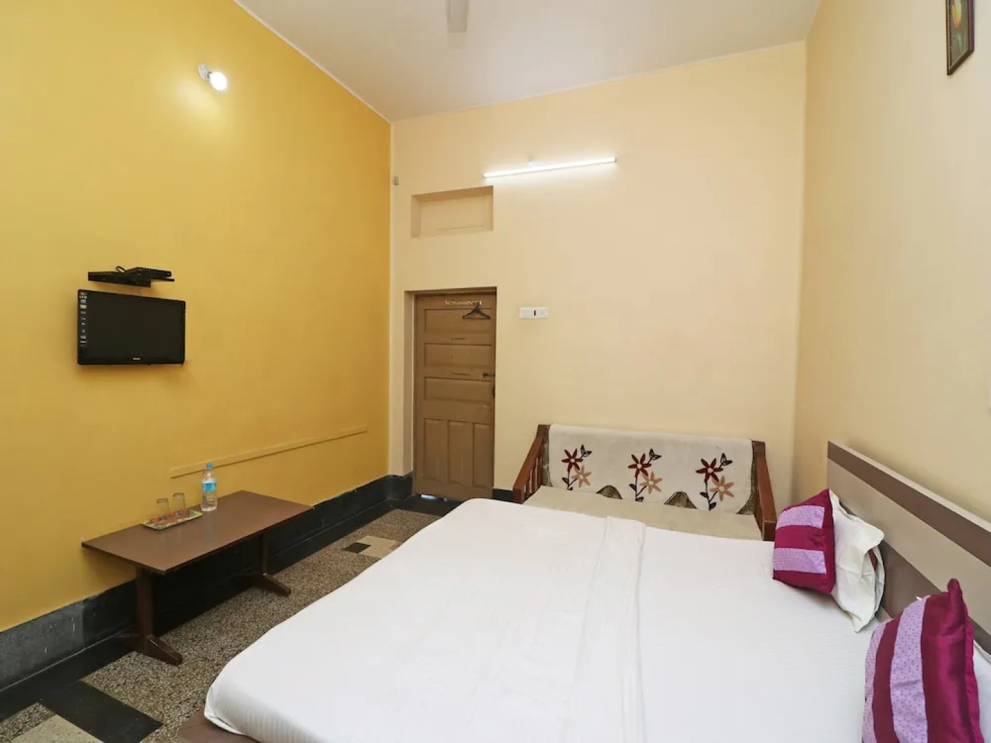 Spot On 39527 Hotel Saraogi