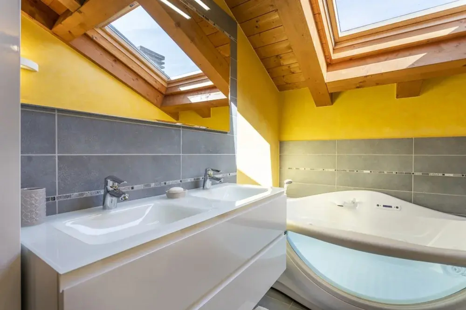 New Deal - APT with Terrace & Jacuzzi