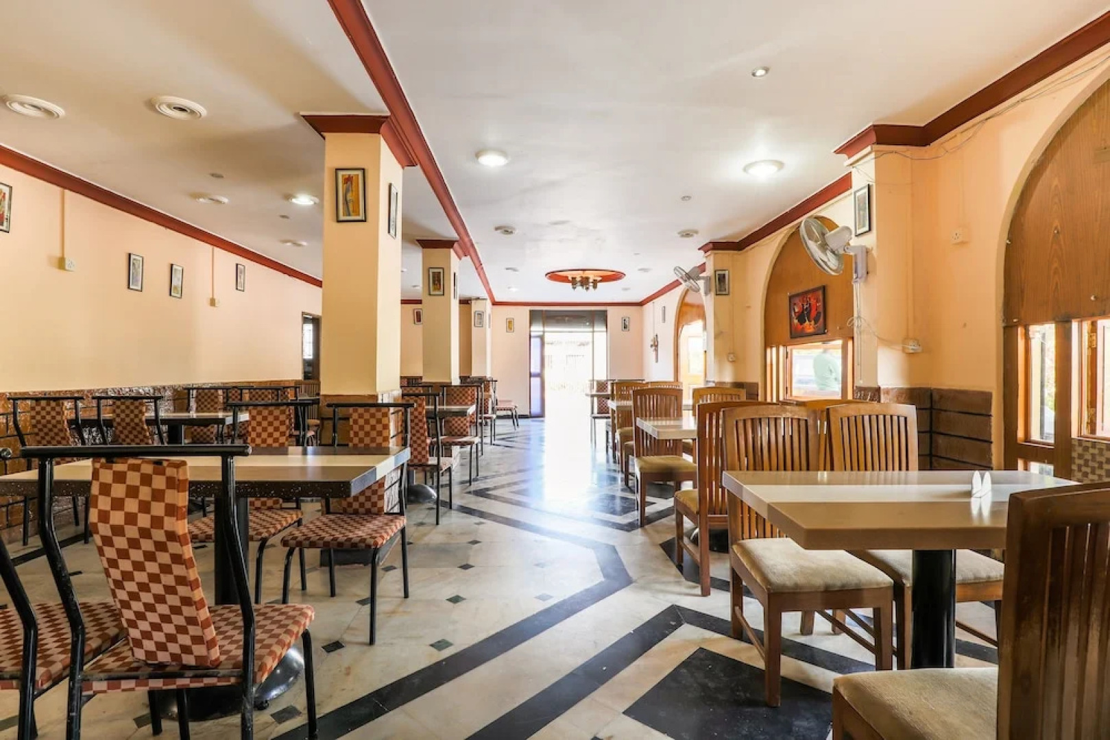 SPOT ON 37412 Hotel Priti International