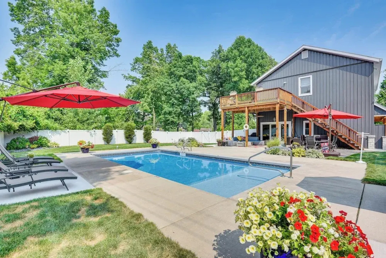 Benton Harbor Apt w/ Balcony + Fire Pit