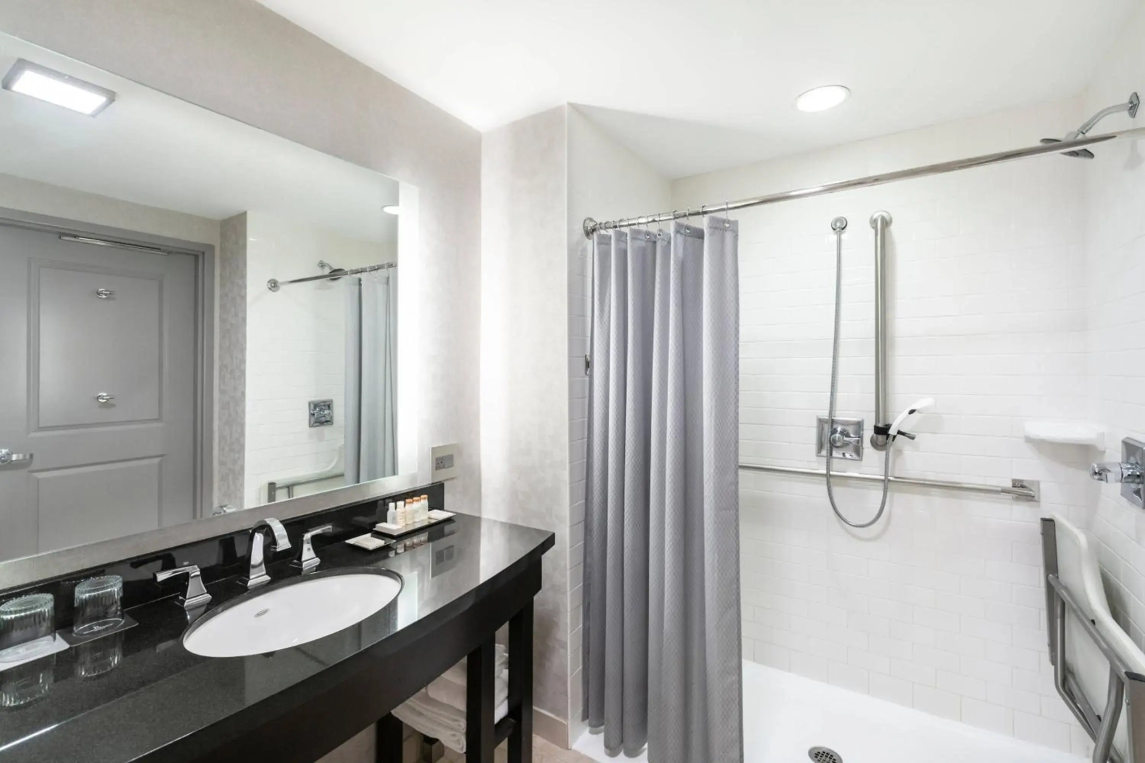 Renaissance by Marriott Boston Patriot Place Hotel