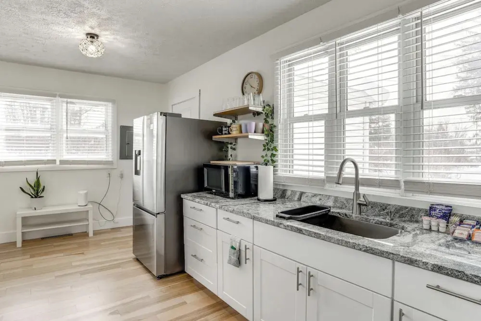 Serene South Haven Retreat w/ Deck: 1 Mi to Dtwn!