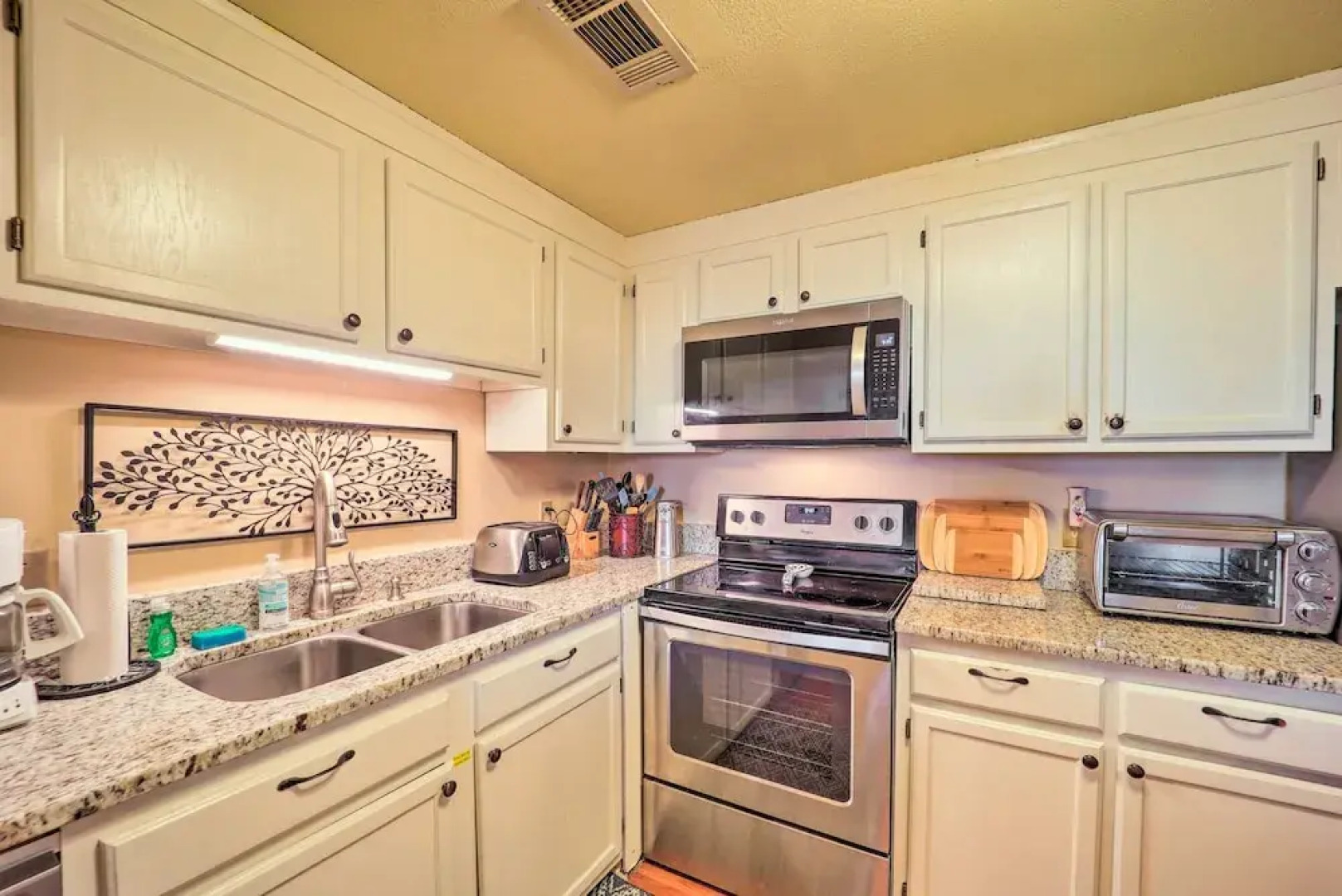 3 Mi to Sugar Mountain Resort: Condo w/ Balcony!