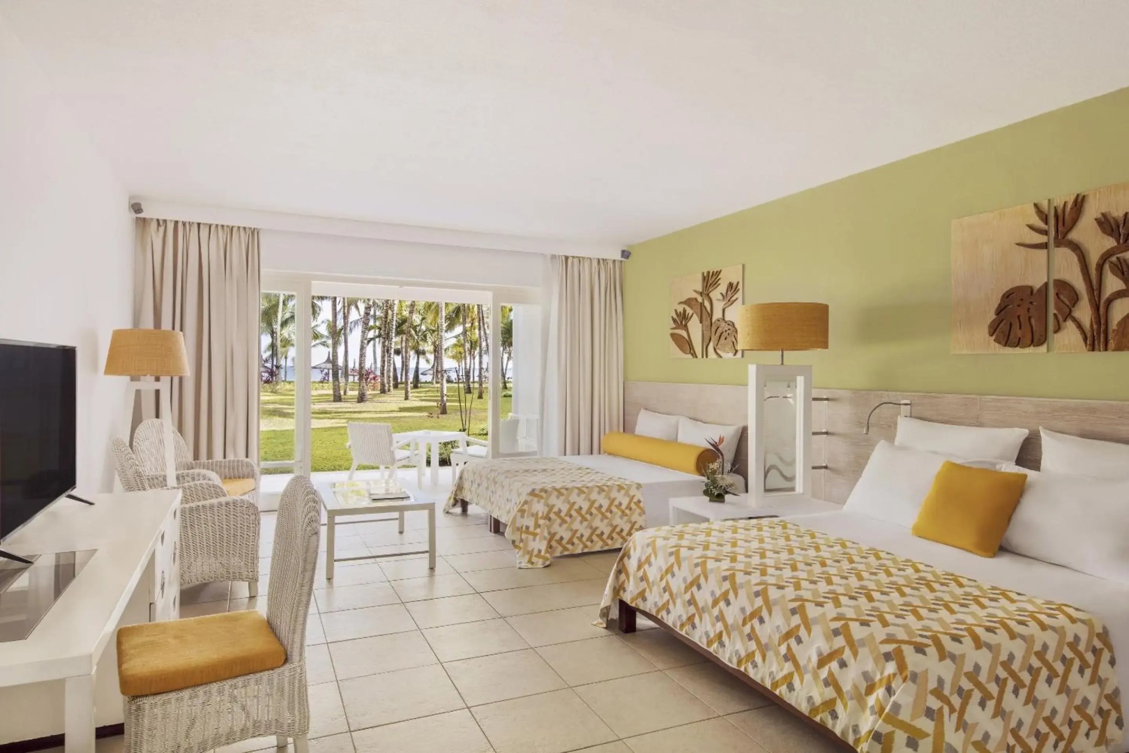 Victoria Beachcomber Resort & Spa